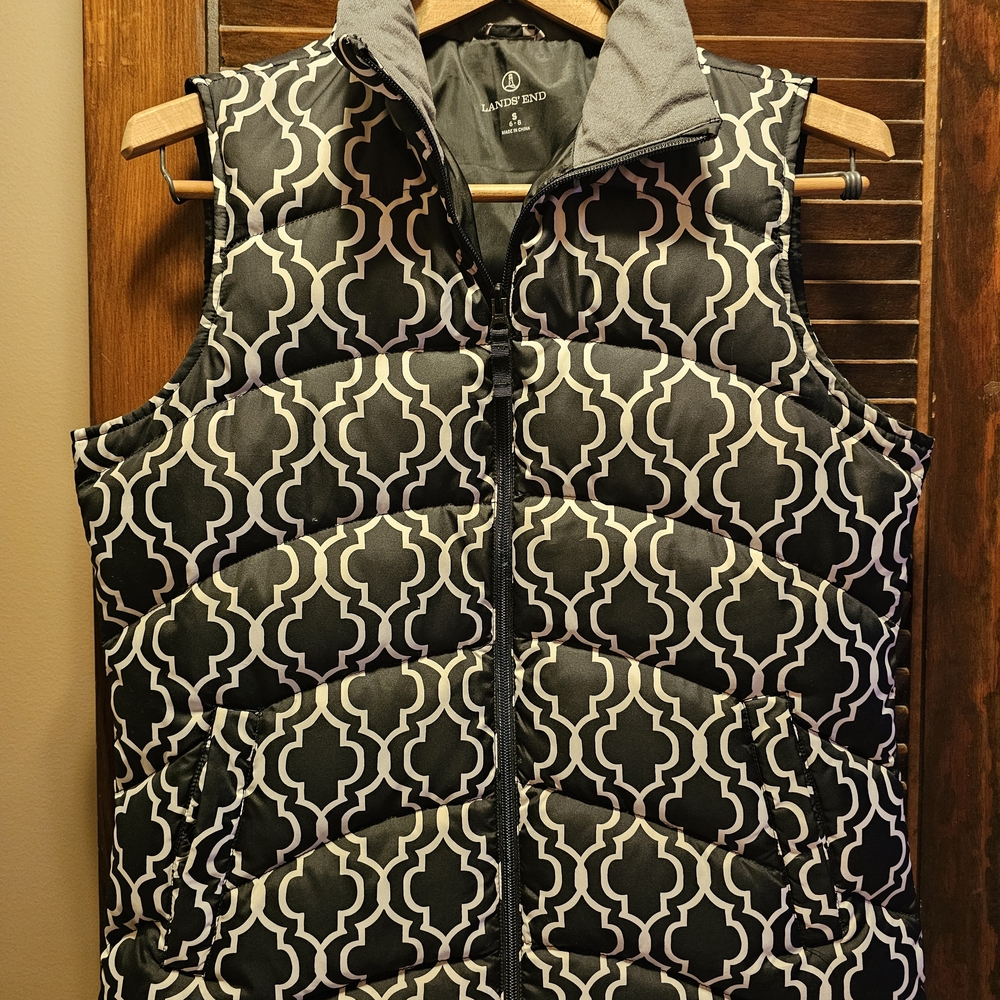 Lands' End Womans Puffer Vest in Black White Pattern Grat Collar Zip Up